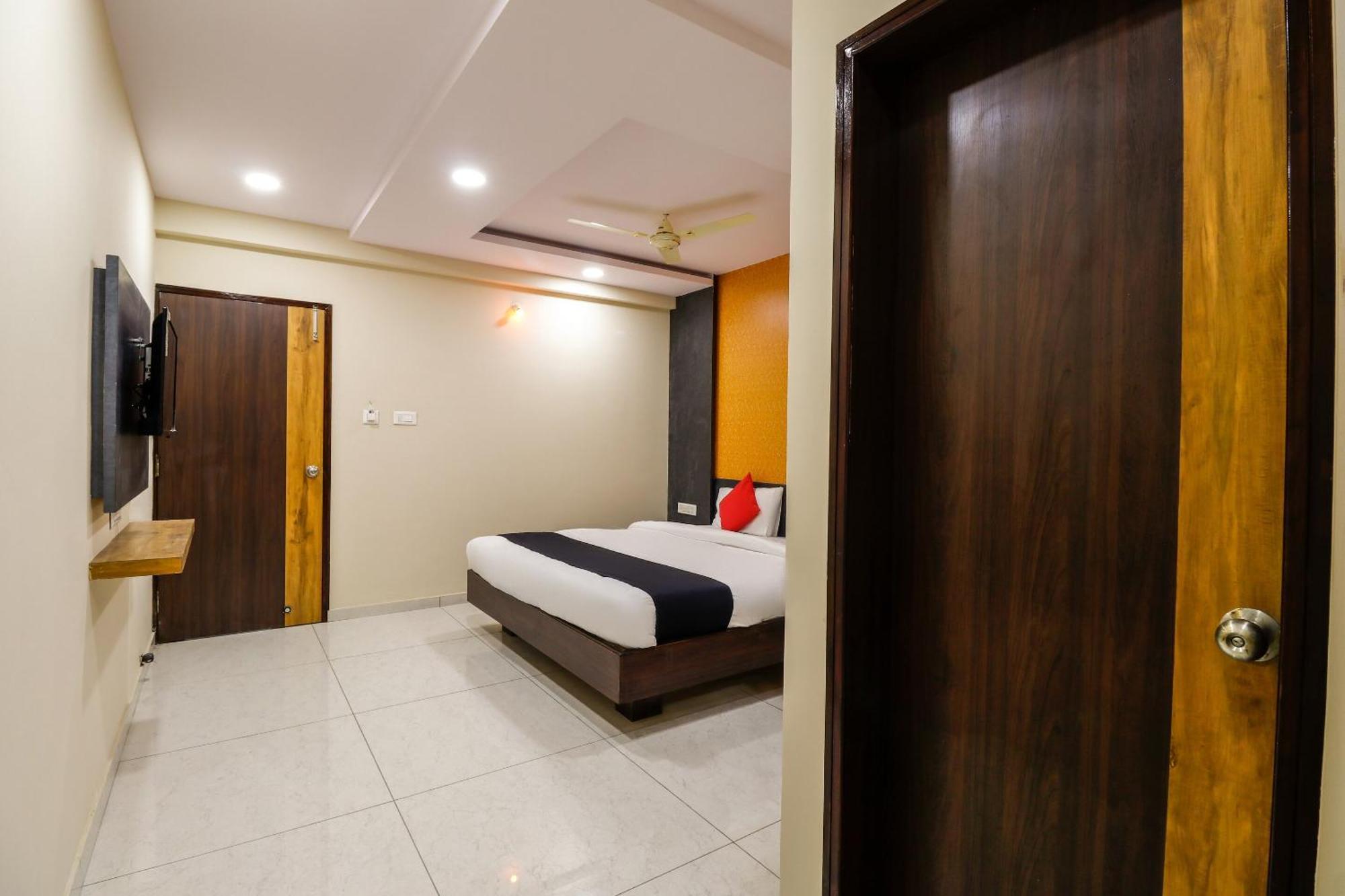 Capital O N R Residency Hotel Yelahanka Екстериор снимка