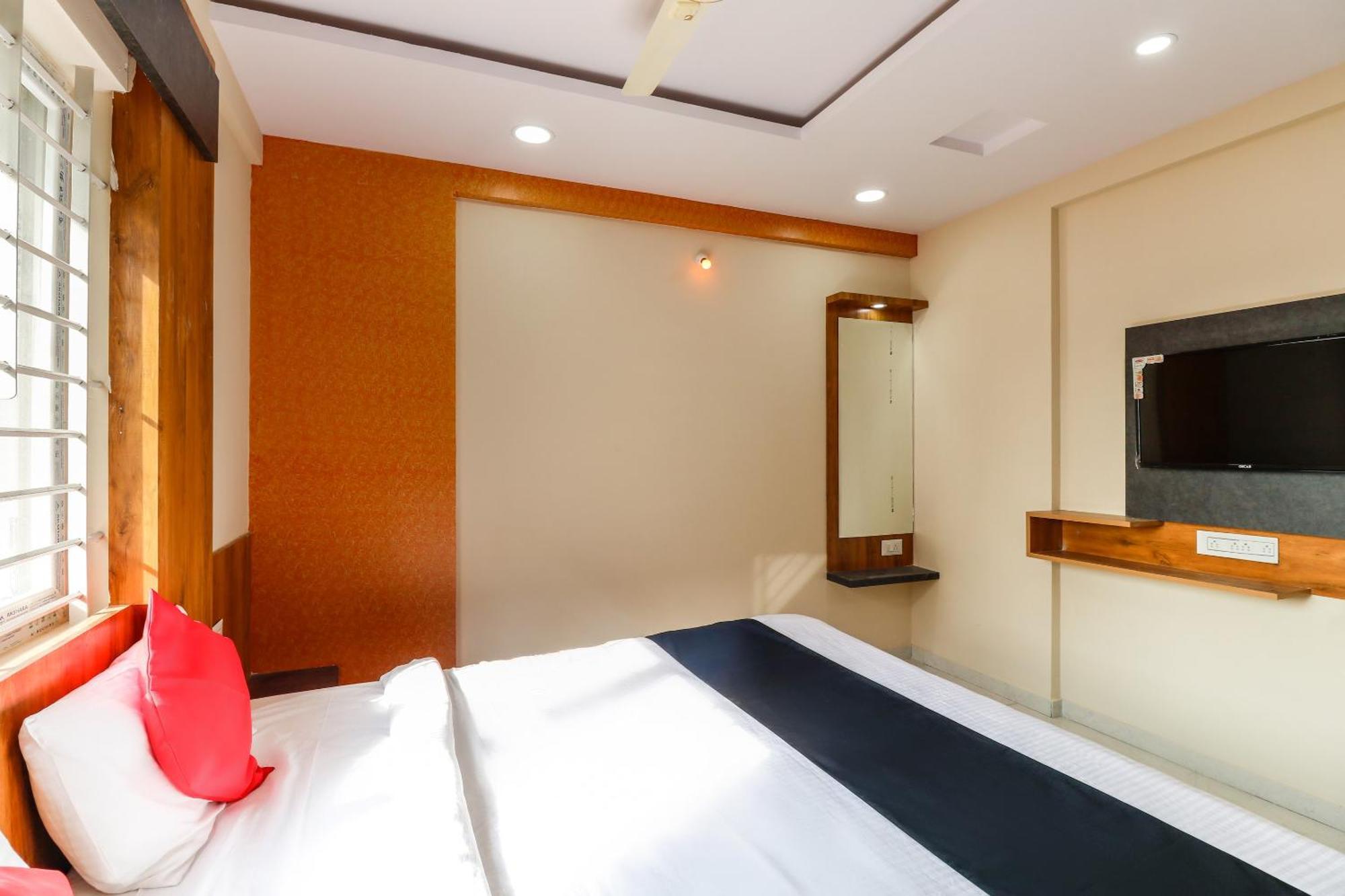 Capital O N R Residency Hotel Yelahanka Екстериор снимка