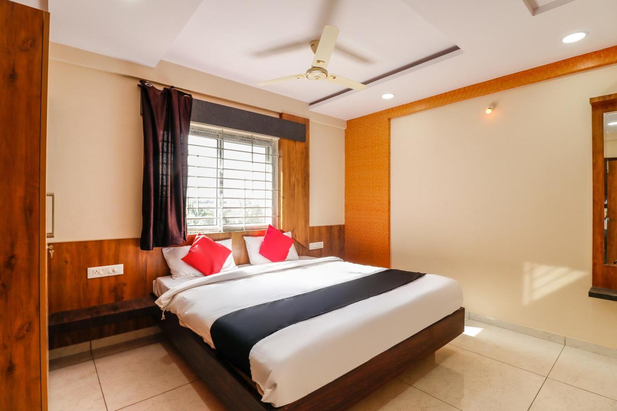 Capital O N R Residency Hotel Yelahanka Екстериор снимка