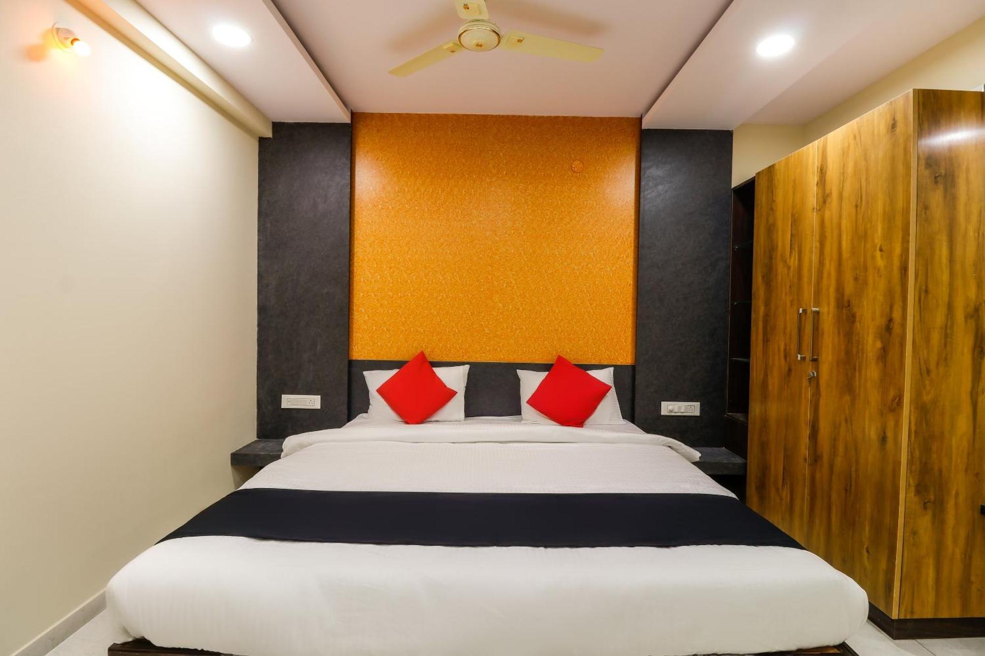 Capital O N R Residency Hotel Yelahanka Екстериор снимка