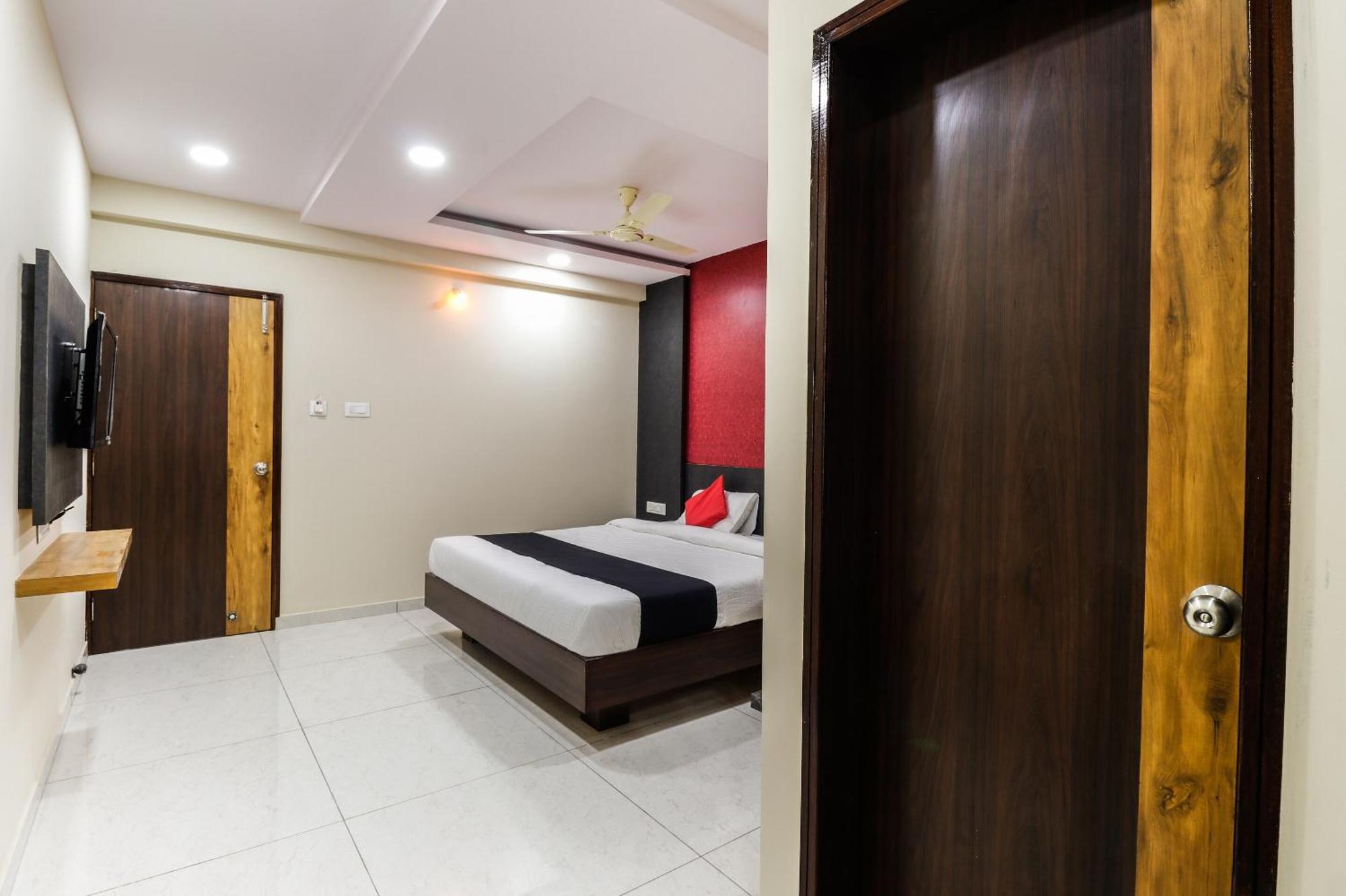 Capital O N R Residency Hotel Yelahanka Екстериор снимка