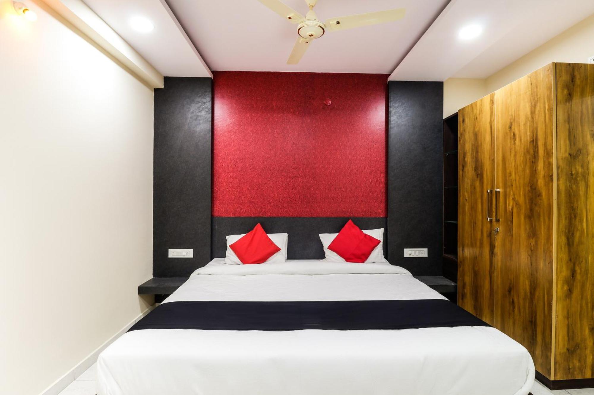 Capital O N R Residency Hotel Yelahanka Екстериор снимка