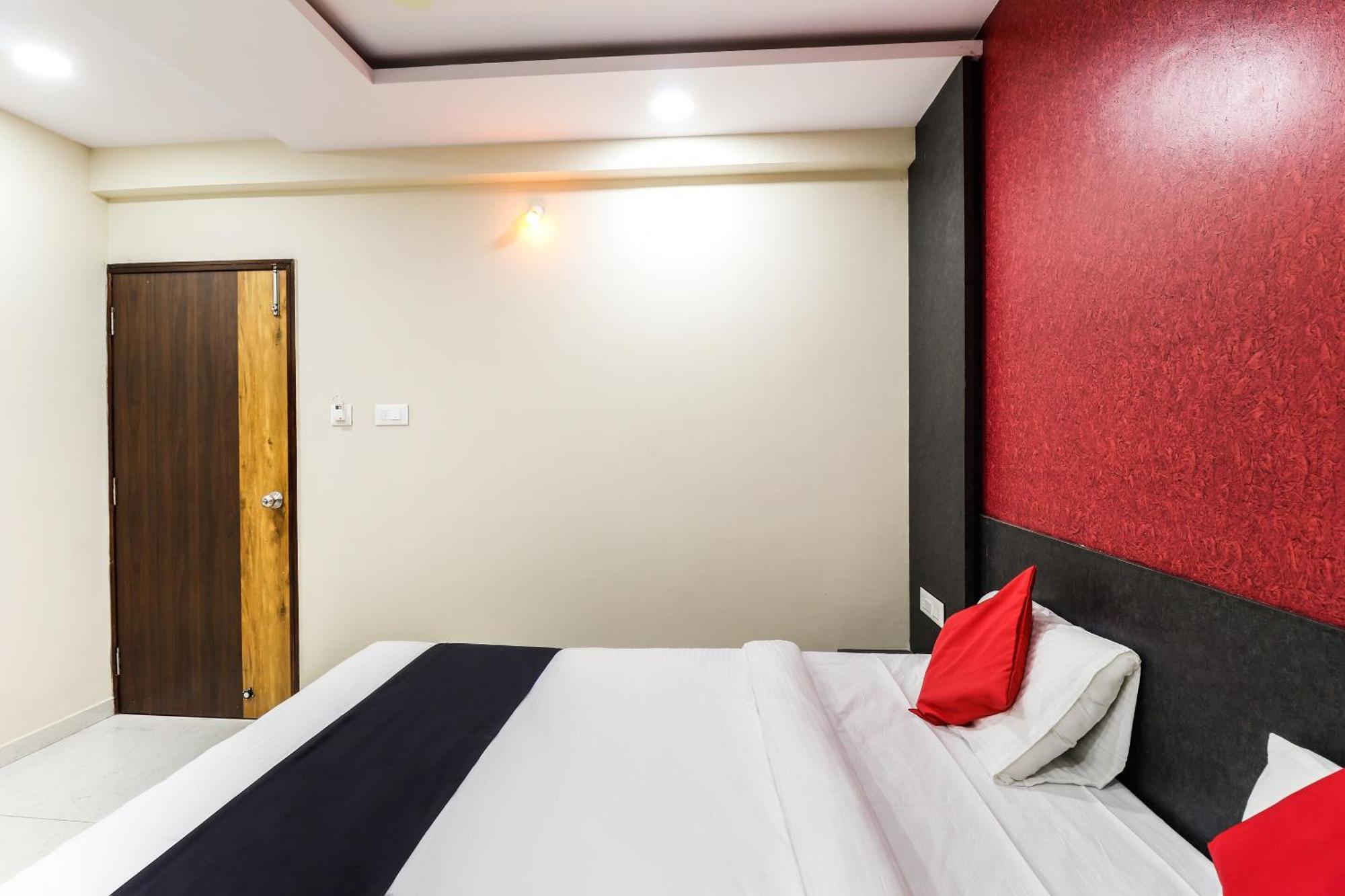 Capital O N R Residency Hotel Yelahanka Екстериор снимка