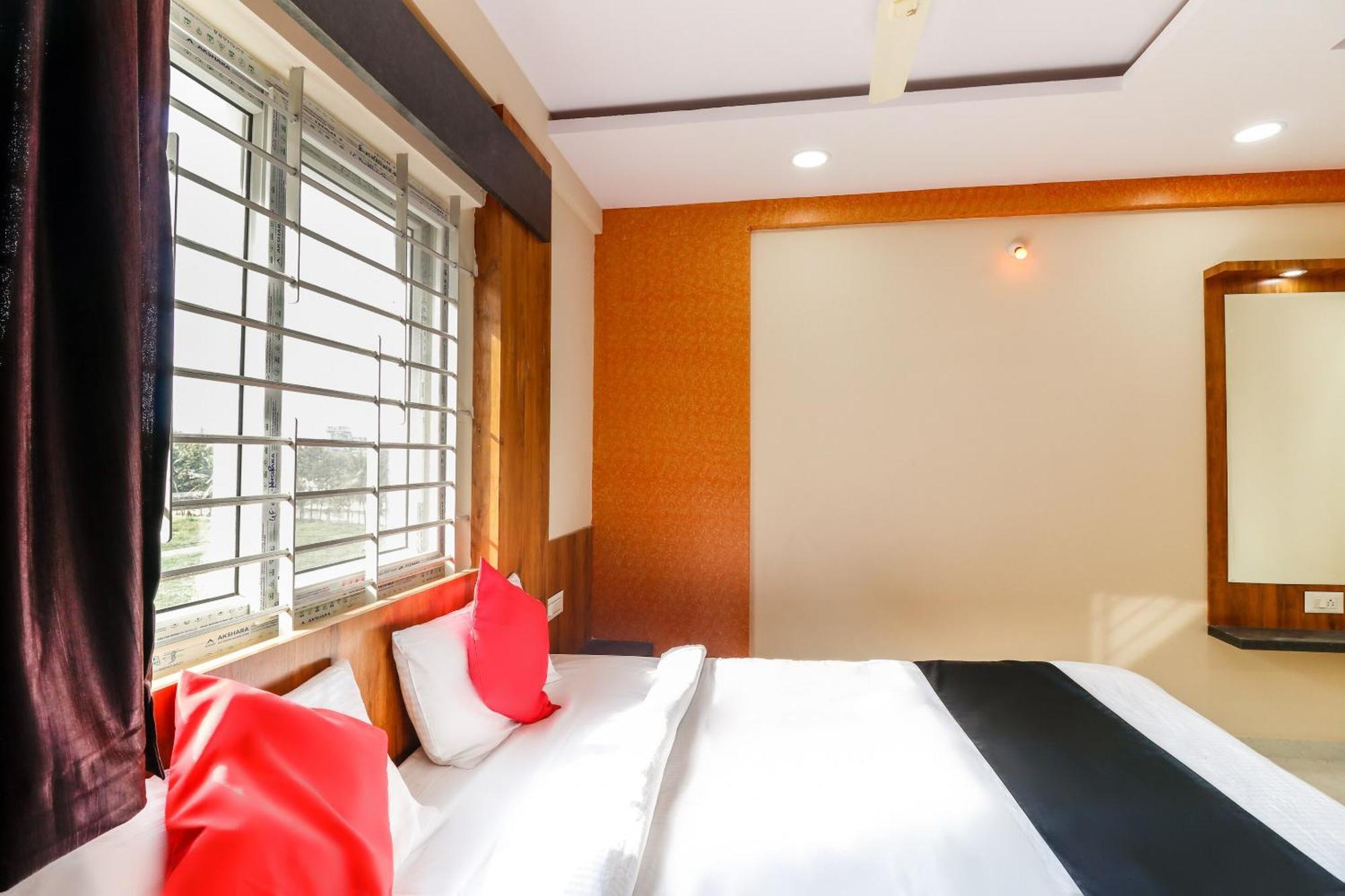 Capital O N R Residency Hotel Yelahanka Екстериор снимка